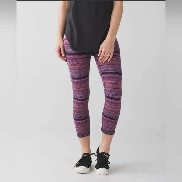 Lululemon Wunder Under Crop III - Picture 3 of 8